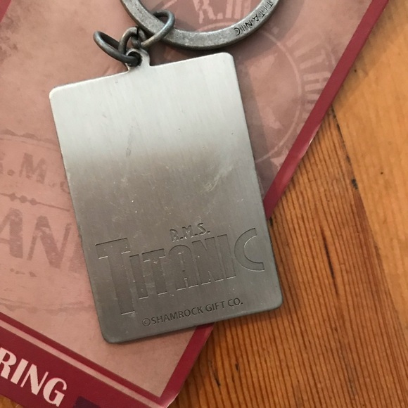 🚢Titanic Keychain - Picture 3 of 5